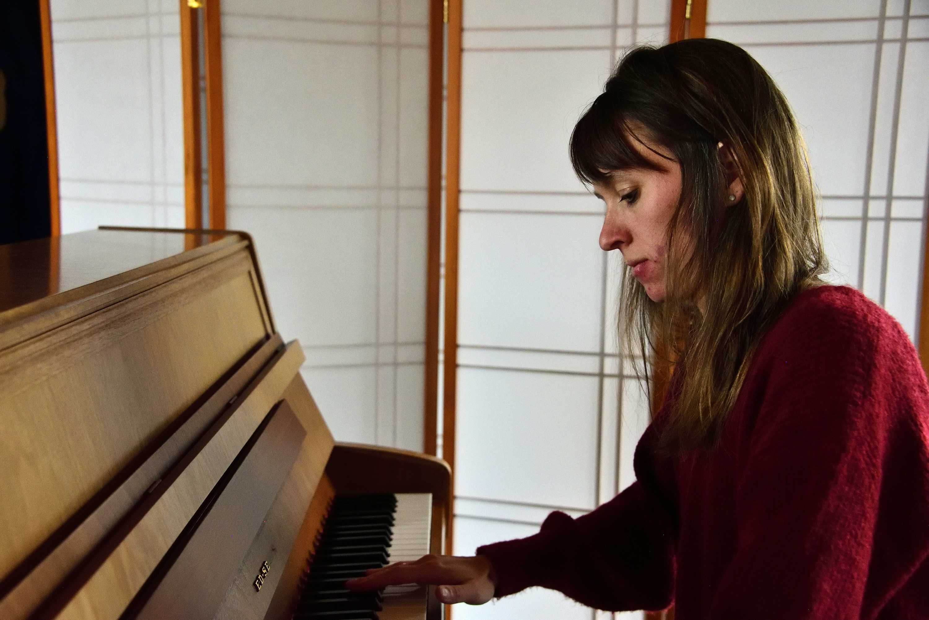 Juliane Durach am Klavier